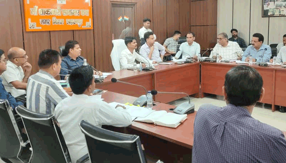 कामधेनु नगर की सड़कों का प्रस्ताव 15वें वित्त की बैठक में रखें: नगरायुक्त
