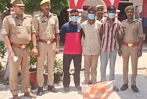 बिहारीगढ़ पुलिस की बड़ी कामयाबी, तीन शातिर गौकश पकड़े, अन्य फरार
