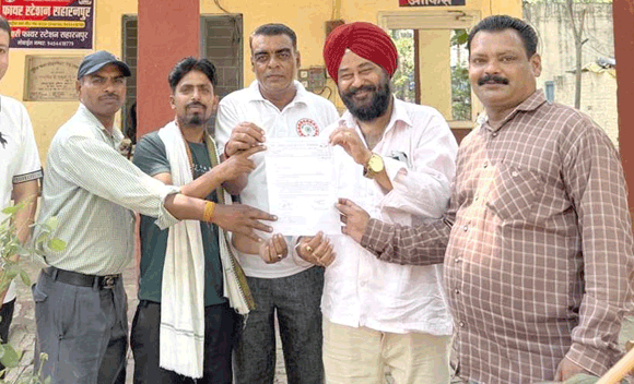 कांग्रेस पदाधिकारियों ने अग्निशमन अधिकारियों को सौंपा ज्ञापन