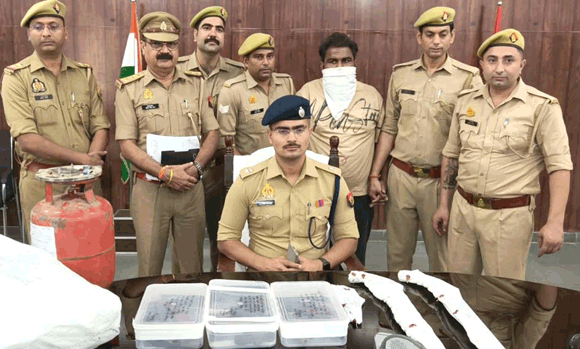 फतेहपुर पुलिस ने किया अवैध शस्त्र बनाने की फैक्ट्री का भंडाफोड़, एक आरोपी गिरफ्तार