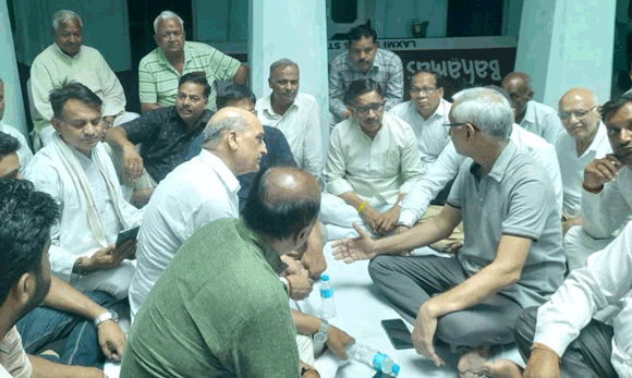 कस्बा अम्बहेटा में वृद्धा हत्याकांड में पीड़ित परिवार से मिले व्यापारी