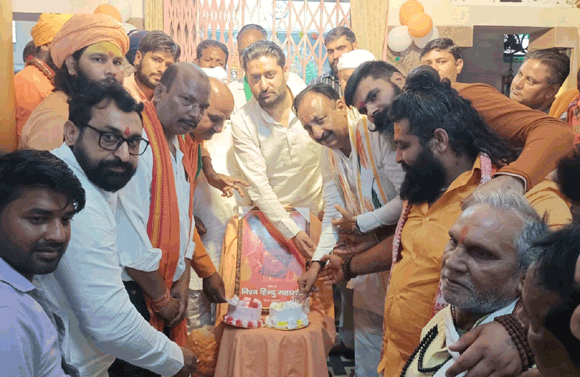 हिन्दू संगठनों ने मनाया मुख्यमंत्री योगी का जन्मदिन