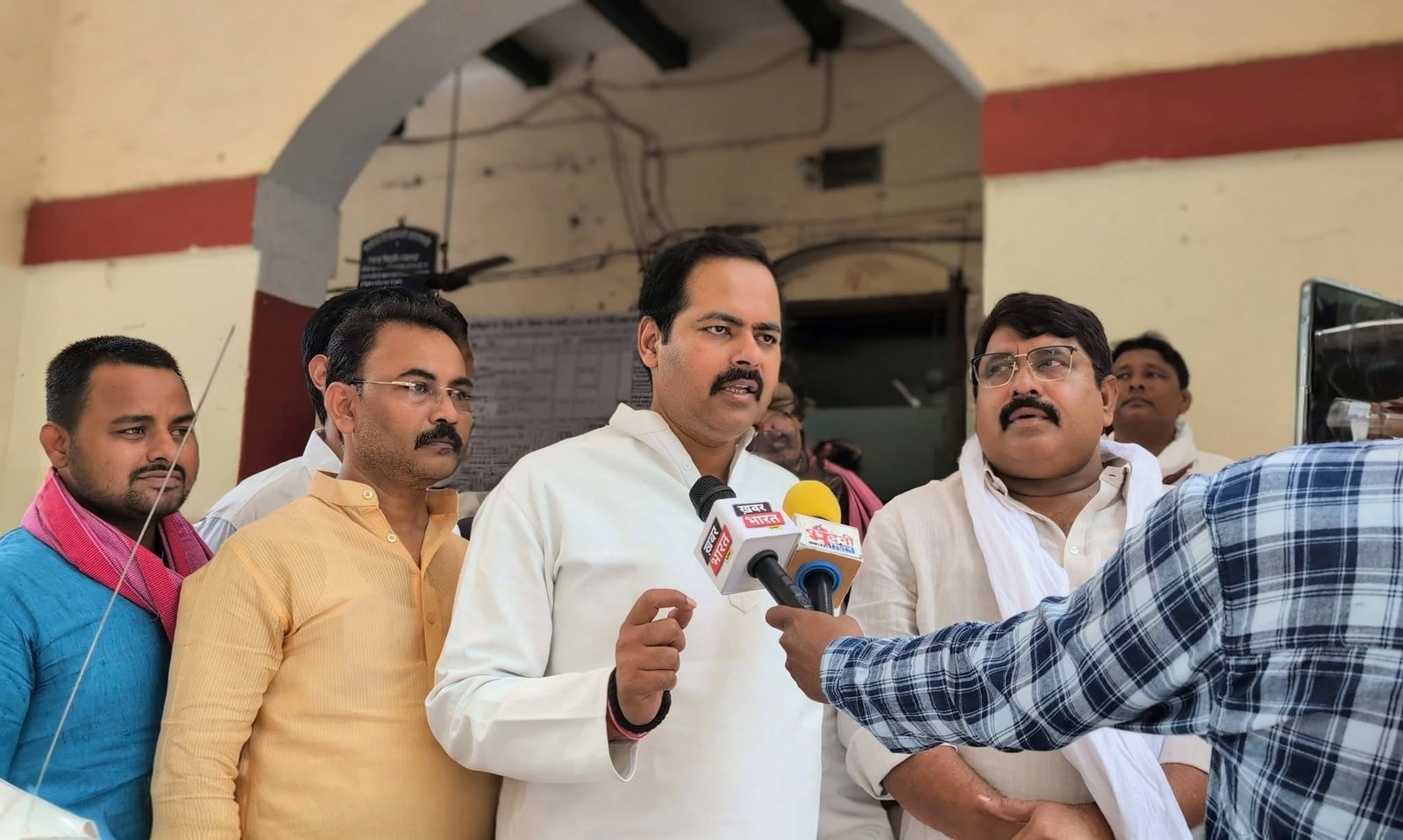 ‘PDA की वजह से सूर्यकुमार यादव को कप्तानी से हटाया’, अखिलेश के करीबी नेता ने लगाया बड़ा आरोप