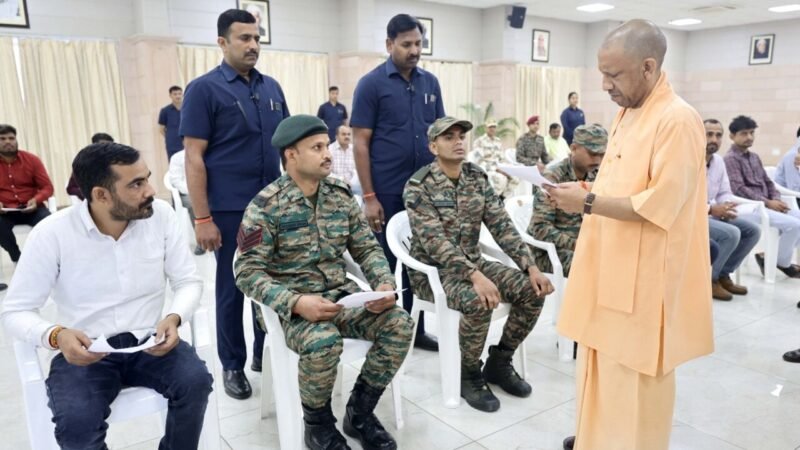‘अतिक्रमण कतई बर्दाश्त नहीं, आरोपियों पर तत्काल करें कार्रवाई’, जनता दर्शन में बोले CM योगी आदित्यनाथ