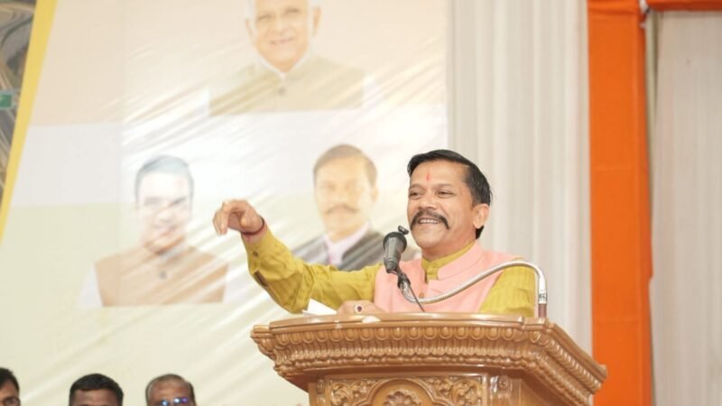 ‘शिक्षक ज्यादा वेतन के भूखे’, मंत्री रमेश कटारा के बयान पर बढ़ा विवाद; संगठन ने की माफी की मांग