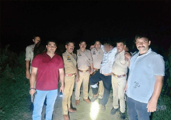 देवबंद में पुलिस-मुठभेड़, हिस्ट्रीशीटर गौकश के पैर में लगी गोली, तमंचा व बाइक बरामद, एक साथी फरार।