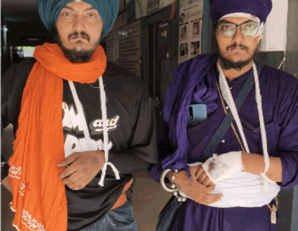 दवा लेने आए जुड़वा भाइयों पर हमला, पगड़ी खींचने व कृपाण छीनने का आरोप