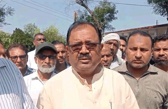 दिनदहाडे महिला की हत्या मामले मे जनप्रतिधियो ने घटनास्थल पर पहुचकर परिवार को ढांढस बंधाया