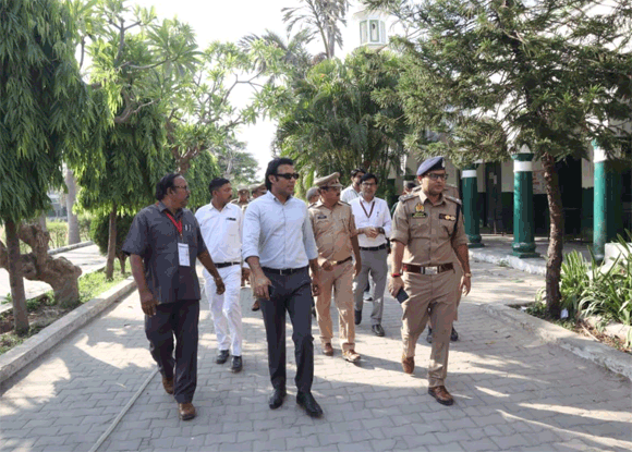 डीएम एवं एसएसपी ने उ0प्र0 पुलिस आरक्षी भर्ती परीक्षा के तहत किया इस्लामिया इण्टर कॉलेज परीक्षा केन्द्र का औचक निरीक्षण