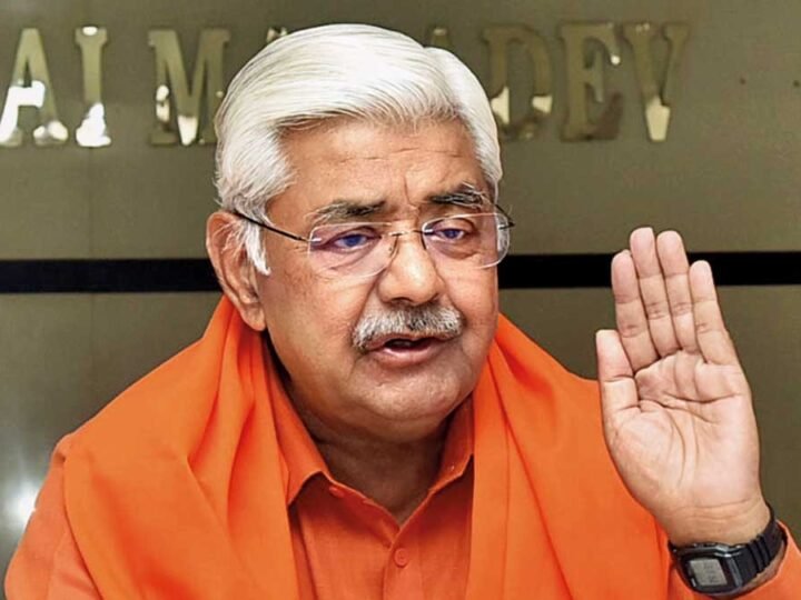 राम मंदिर चढ़ावा विवाद: FIR की तैयारी पर बोले VHP अध्यक्ष आलोक कुमार, ‘कानून से ऊपर कोई नहीं’