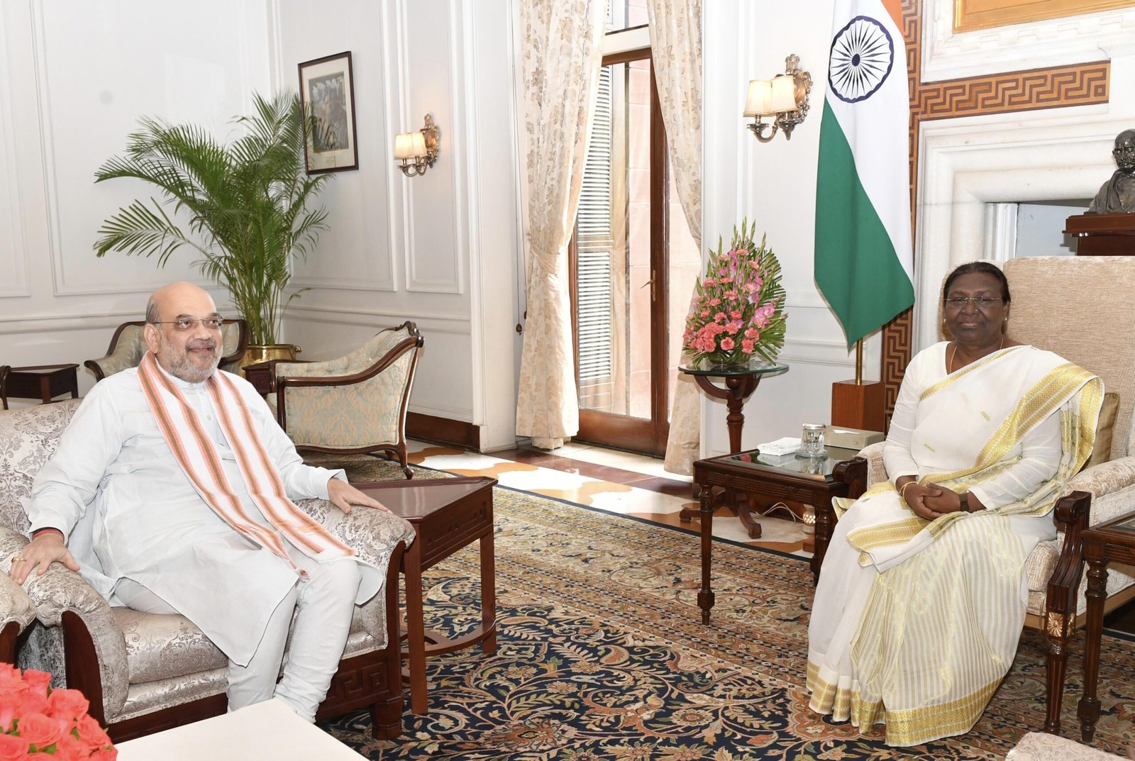 PM मोदी के बाद अमित शाह की राष्ट्रपति से मुलाकात, कैबिनेट फेरबदल की अटकलें तेज