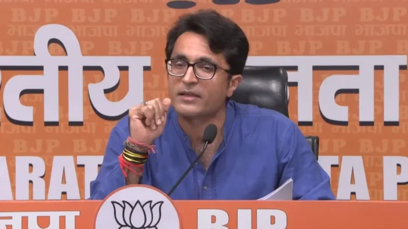 खड़गे परिवार के ट्रस्ट को 100 करोड़ की जमीन आवंटन पर विवाद, BJP ने लगाए गंभीर आरोप, कर्नाटक की सियासत गरमाई