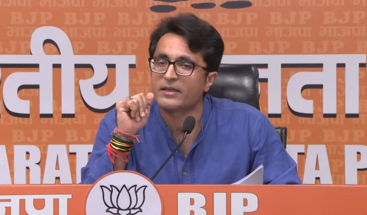 खड़गे परिवार के ट्रस्ट को 100 करोड़ की जमीन आवंटन पर विवाद, BJP ने लगाए गंभीर आरोप, कर्नाटक की सियासत गरमाई