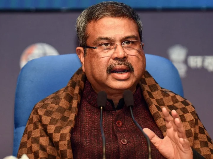 धर्मेंद्र प्रधान की हाई-लेवल मीटिंग, बोले- पारदर्शिता से समझौता नहीं