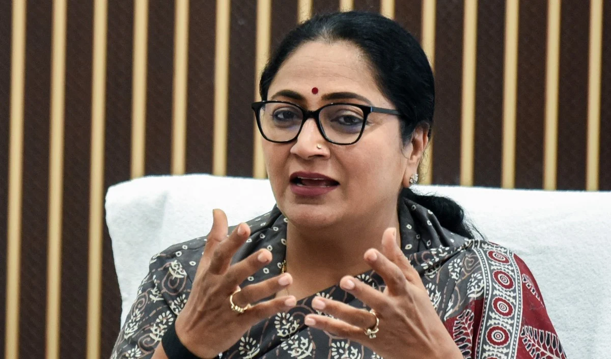 दिल्ली मालवीय नगर अग्निकांड: 12 विदेशी नागरिकों समेत 21 लोगों की मौत, सीएम रेखा गुप्ता ने मजिस्ट्रेट जांच के दिए आदेश