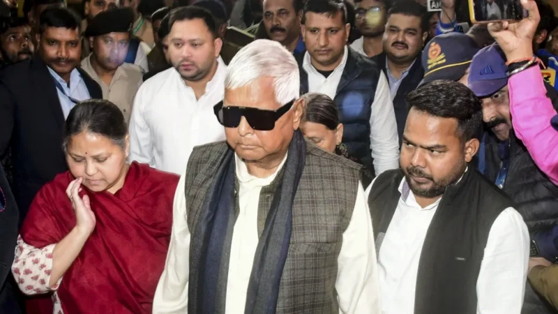 राबड़ी-लालू की सुरक्षा कटौती पर भड़कीं बेटी रोहिणी, बोलीं- सात खून के आरोपी मुख्यमंत्री…
