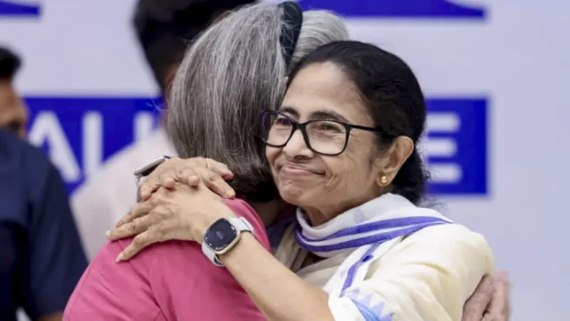 TMC में टूट के बीच ममता बनर्जी का विपक्षी दलों को बड़ा संदेश, बोलीं- ‘इंडिया गठबंधन चाहे तो मुझे Utilize कर सकता है’
