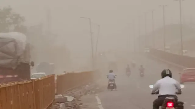 दिल्ली-एनसीआर में दिन में छाया अंधेरा, चल रही धूल भरी आंधी