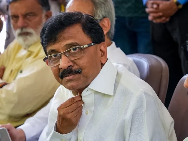 शिवसेना यूबीटी के संसदीय दल की बैठक से 6 सांसद गायब, पार्टी ने लिया एक्शन, सभी को भेजा शो कॉस नोटिस