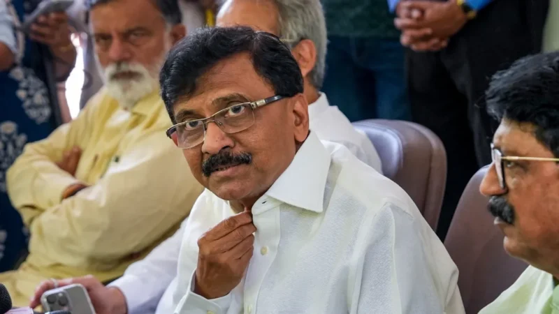 शिवसेना यूबीटी के संसदीय दल की बैठक से 6 सांसद गायब, पार्टी ने लिया एक्शन, सभी को भेजा शो कॉस नोटिस