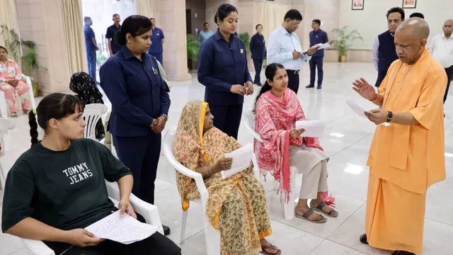 जनता दर्शन में सीएम योगी ने सुनीं लोगों की समस्याएं, हापुड़ की बच्ची से बोले- “तुम सिर्फ पढ़ाई करो, बाकी हम पर छोड़ दो”