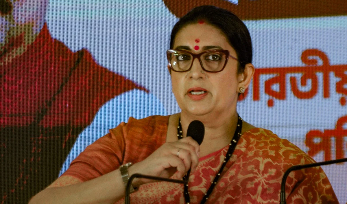 अमेठी पंचायत मतदाता सूची से स्मृति ईरानी का नाम गायब, डीएम ने दिया जांच का आदेश