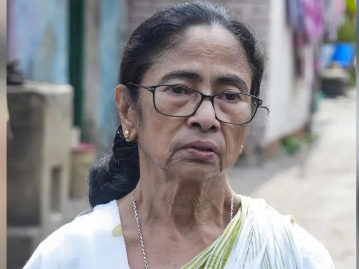 ममता बनर्जी के खिलाफ दर्ज हुई FIR, राजनीतिक भाषण के दौरान एक समुदाय को दी थी चेतावनी