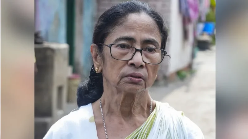 ममता बनर्जी के खिलाफ दर्ज हुई FIR, राजनीतिक भाषण के दौरान एक समुदाय को दी थी चेतावनी