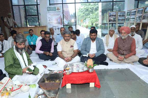 शोभित विश्वविद्यालय गंगोह में आदर्श विजेंद्र इंस्टीट्यूट ऑफ फार्मास्युटिकल साइंसेज का 20वां स्थापना दिवस हवन-पूजन के साथ मनाया गया