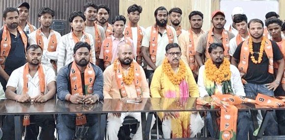 विभिन्न दलों व सामाजिक संगठनों के 50 युवाओं ने थामा भाजपा का दामन