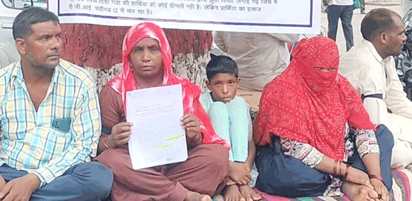 कैंसर पीड़िता ने कलेक्ट्रेट पर शुरू की अनिश्चितकालीन भूख हड़ताल