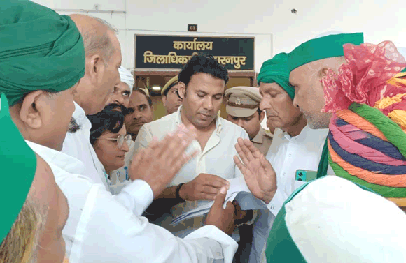 भाकियू टिकैत से जुड़े किसानों ने जिलाधिकारी को दिया ज्ञापन