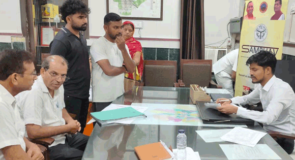 नगरायुक्त ने सुनीं जनसमस्याएं, पांच समस्याओं में से दो का किया निस्तारण