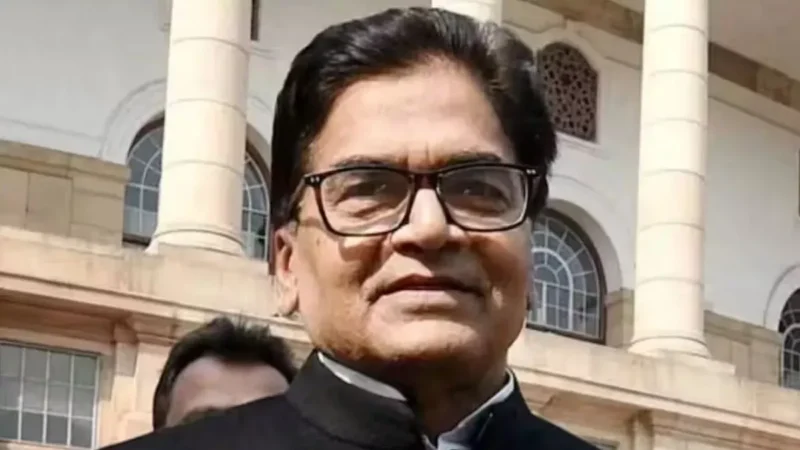 लालकृष्ण आडवाणी जब रथ लेकर निकले…, चंदा चोरी पर बोले अखिलेश के चाचा