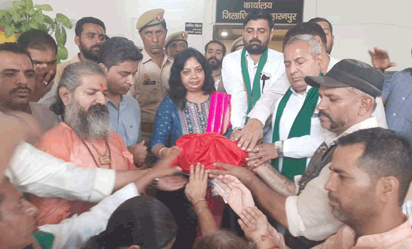 राष्ट्रपति व प्रधानमंत्री को सम्बोधित हस्ताक्षरयुक्त ज्ञापन जिला प्रशासन को सौंपा