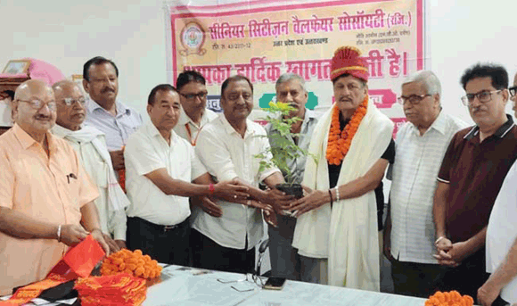 वरिष्ठ नागरिकों को सोशल मीडिया से जोड़ने का अभियान तेज, जूम-फेसबुक का दिया प्रशिक्षण