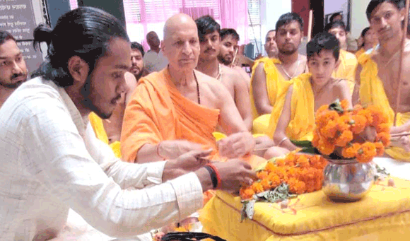 गुरु की माने बिन गुरु को मानना व्यर्थ: पद्मश्री स्वामी भारत भूषण