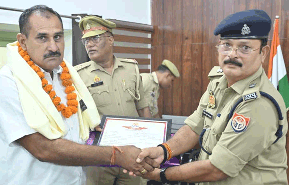 सेवानिवृत्ति पर पुलिस अधिकारियों व कर्मचारियों को दी भावभीनी विदाई