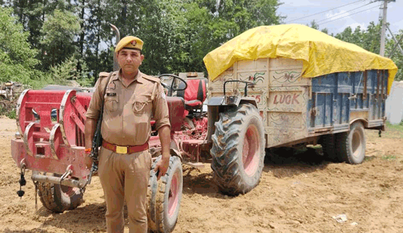 फतेहपुर पुलिस पुलिस ने अवैध खनन से भरी ट्रैक्टर-ट्राली को पकड़ा, सीज
