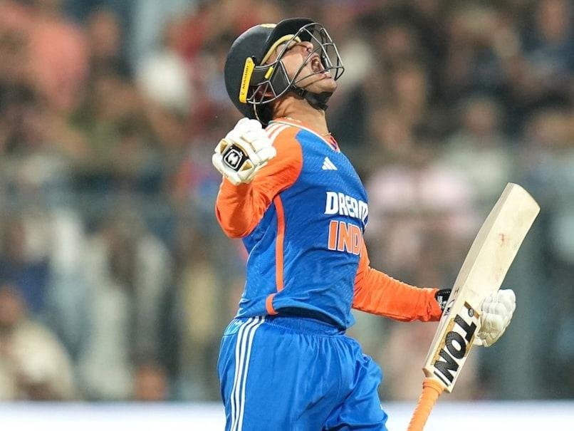 IND VS ENG: अभिषेक शर्मा ने 24 गेंदों में 4 छक्कों और 6 चौकों बना दिए इतने रन