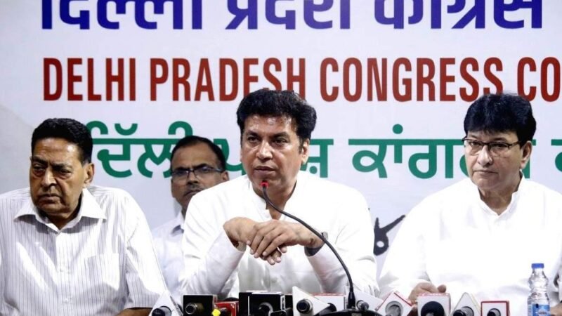 दिल्ली में जलभराव पर कांग्रेस का हमला, BJP-MCD पर लापरवाही का आरोप