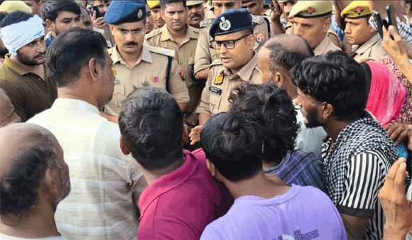 पुरानी रंजिश में दोस्तों ने की युवक की हत्या का आरोप, एक गिरफ्तार, दो फरार