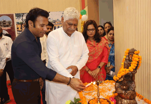 मुख्यमंत्री शिक्षक कैशलेस चिकित्सा योजना एवं डीबीटी वितरण कार्यक्रम का माननीय मुख्यमंत्री जी ने किया शुभारम्भ