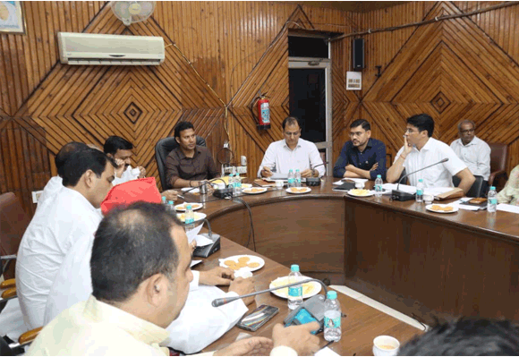 जिला निर्वाचन अधिकारी ने राजनैतिक दलों के प्रतिनिधियों के साथ की कलेक्ट्रेट सभागार में बैठक