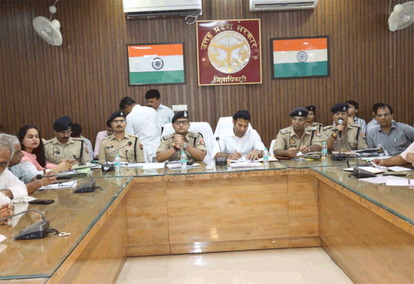 कांवड यात्रा की तैयारियों के संबंध में जिला मजिस्ट्रेट एवं वरिष्ठ पुलिस अधीक्षक ने की बैठक