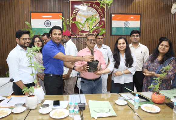 12 जुलाई को वृक्षारोपण महाभियान की तैयारियों के संबंध में जिलाधिकारी ने की बैठक