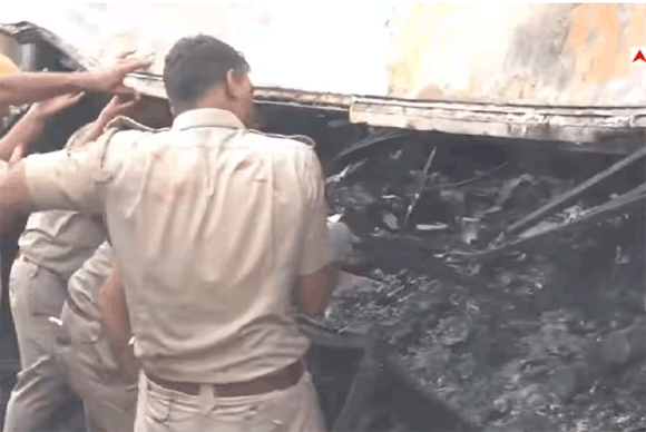 दिल्ली-मुंबई एक्सप्रेसवे पर बड़ा हादसा, दौसा में स्लीपर बस और ट्रेलर की टक्कर में 8 लोगों की मौत