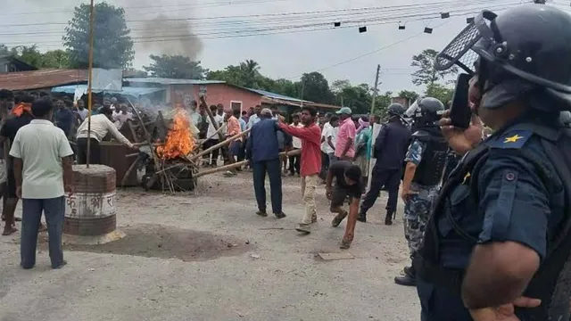 नेपाल में बवाल, हिंसा में एक शख्स की मौत, कई शहरों में अनिश्चितकालीन कर्फ्यू