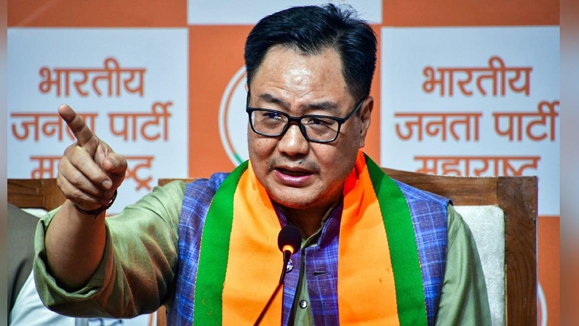 लोकसभा में राहुल गांधी के आरोप पर बवाल, अमित शाह का नाम लेने पर भड़के रिजिजू; माफी की मांग