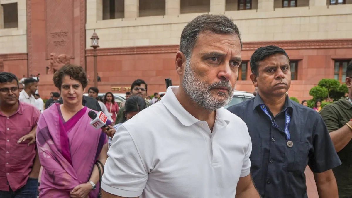 ‘आप बीजेपी के हो क्या’, घायल पुलिसकर्मियों के परिजनों की प्रेस कॉन्फ्रेंस से जुड़े सवाल से भागे राहुल गांधी